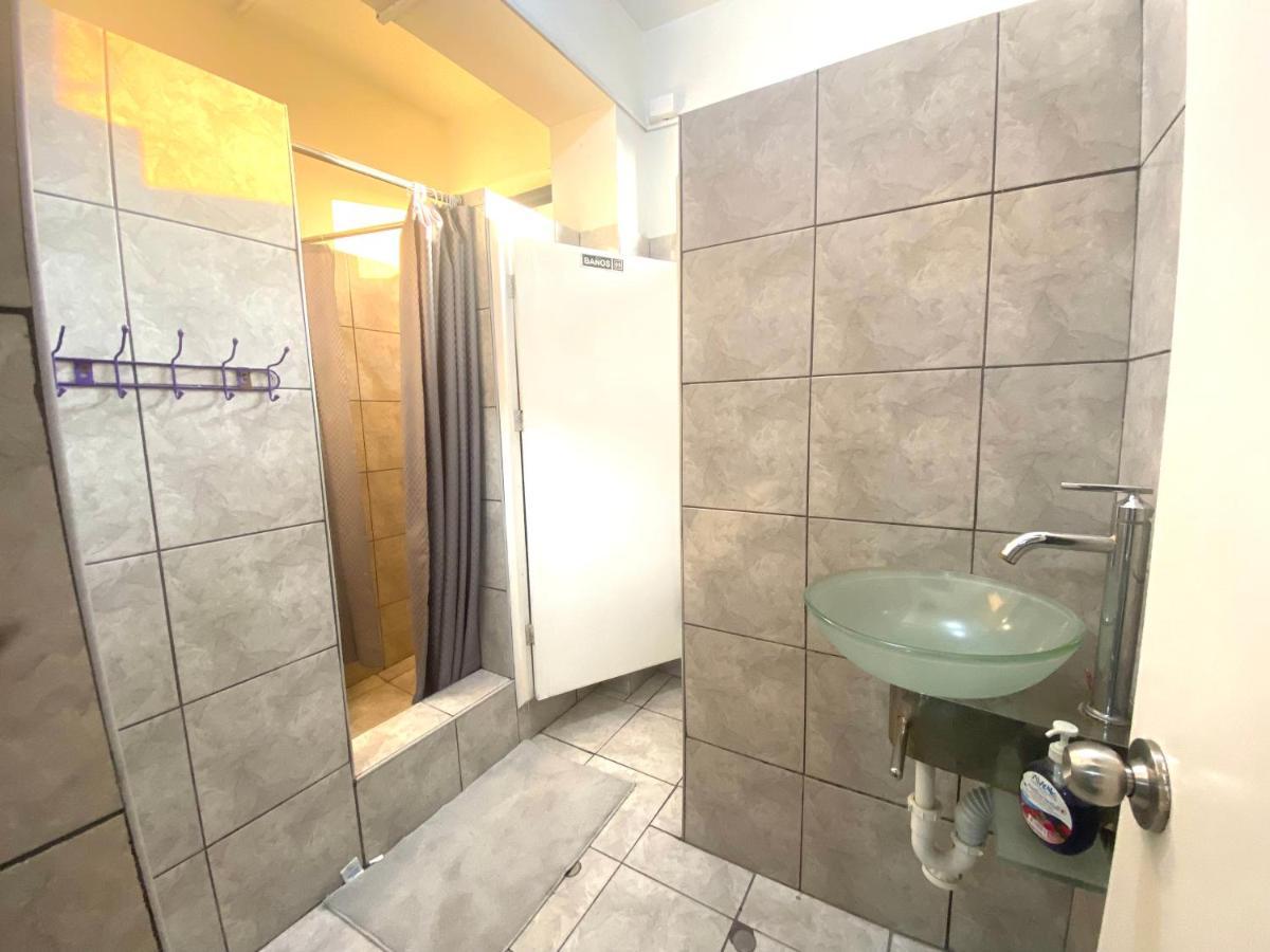 Ica Adventures II Hostel Екстериор снимка