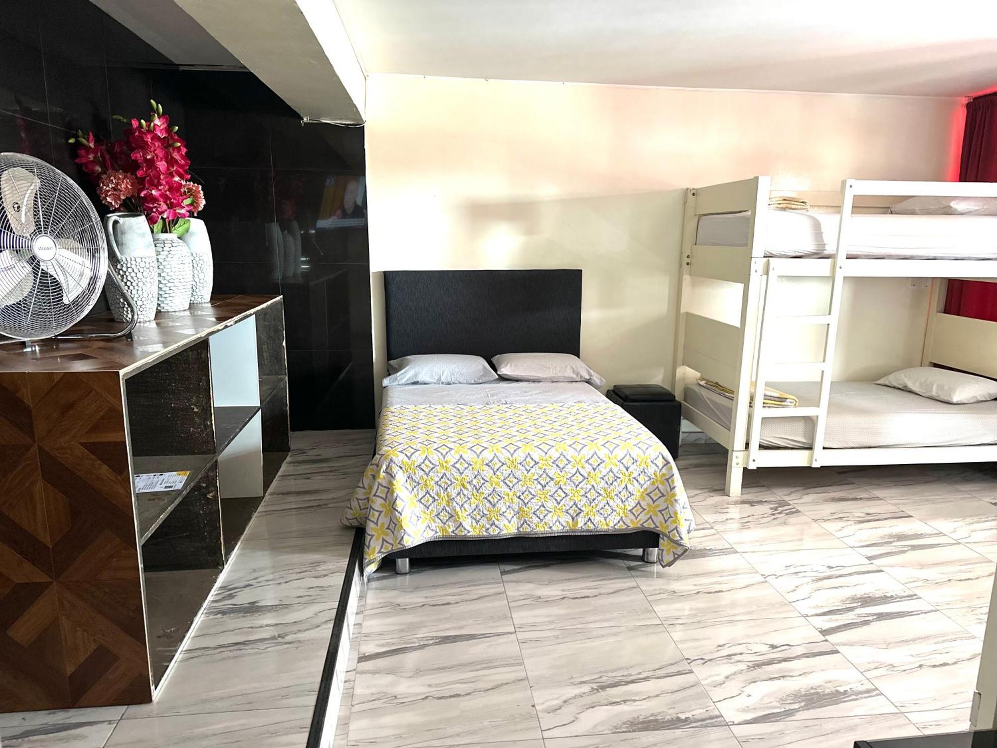 Ica Adventures II Hostel Екстериор снимка