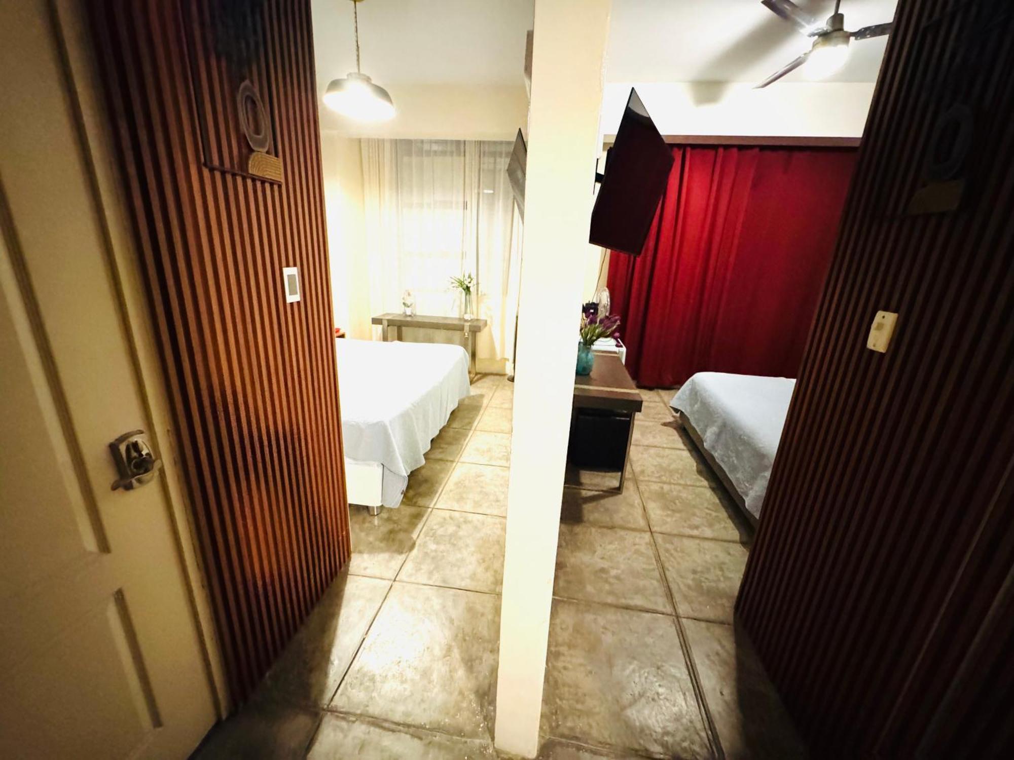 Ica Adventures II Hostel Екстериор снимка