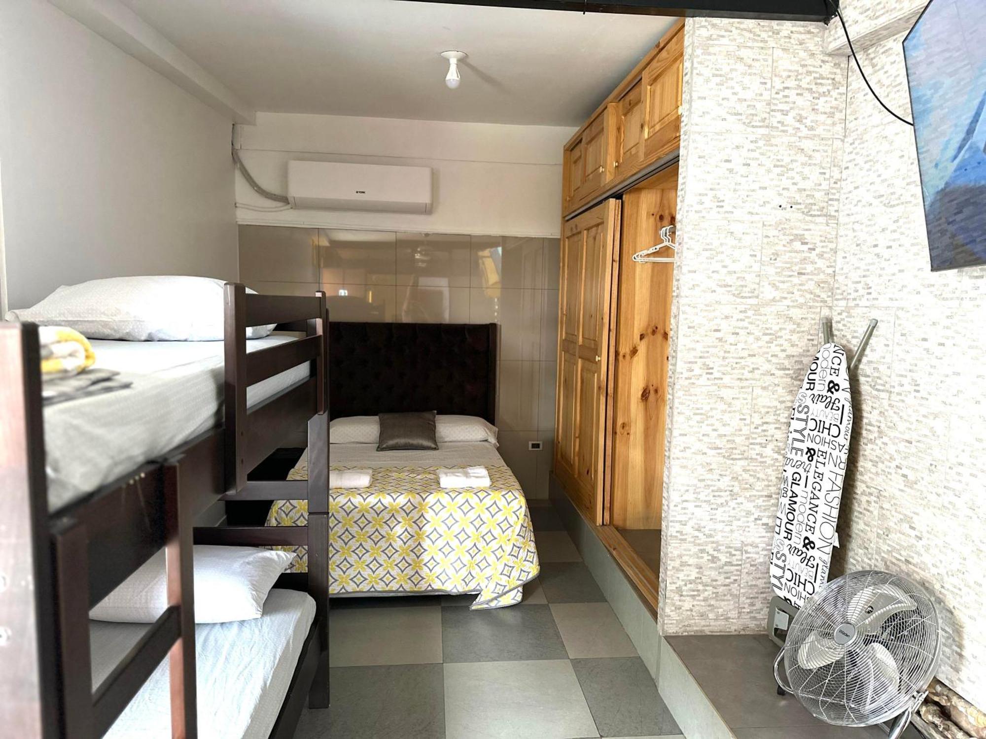 Ica Adventures II Hostel Екстериор снимка
