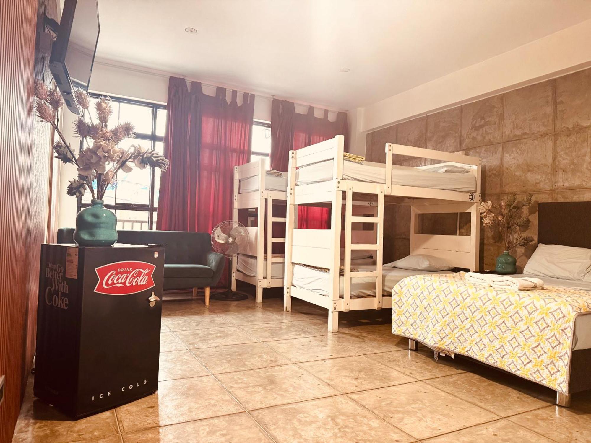 Ica Adventures II Hostel Екстериор снимка