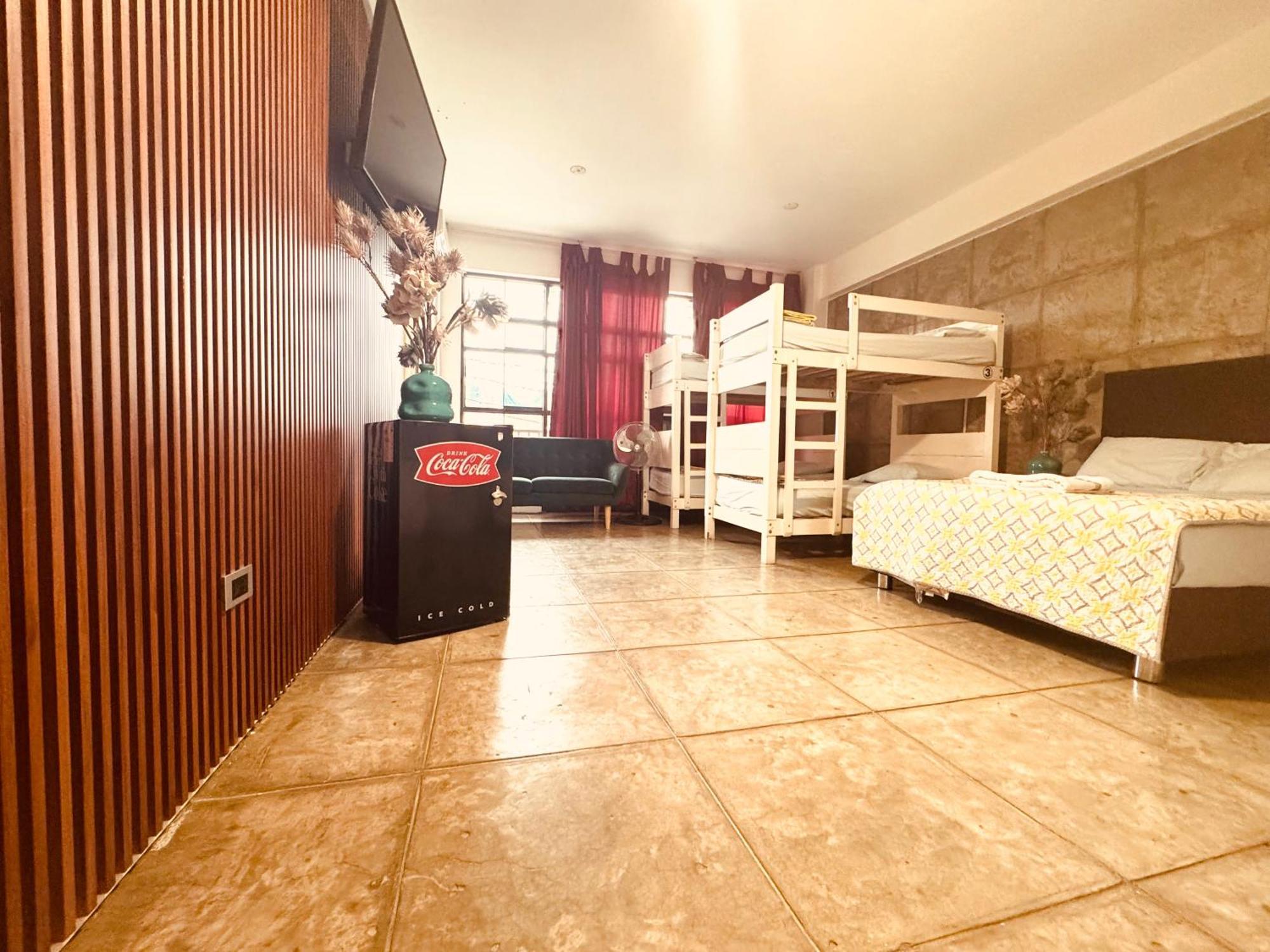 Ica Adventures II Hostel Екстериор снимка