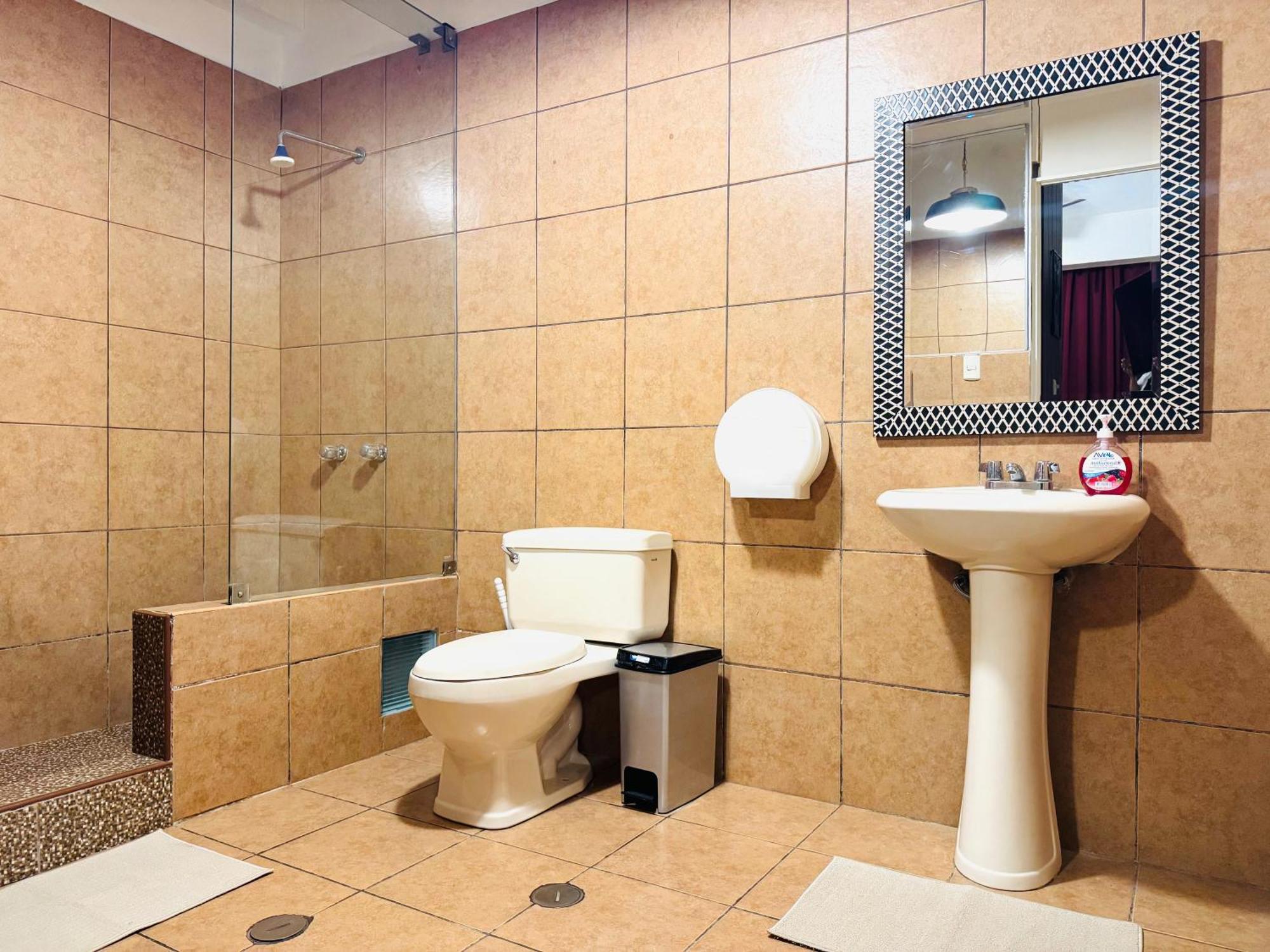 Ica Adventures II Hostel Екстериор снимка